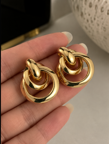 Luxury Gold Interlocking Circle Earrings Women Modern Chic Jewelry
